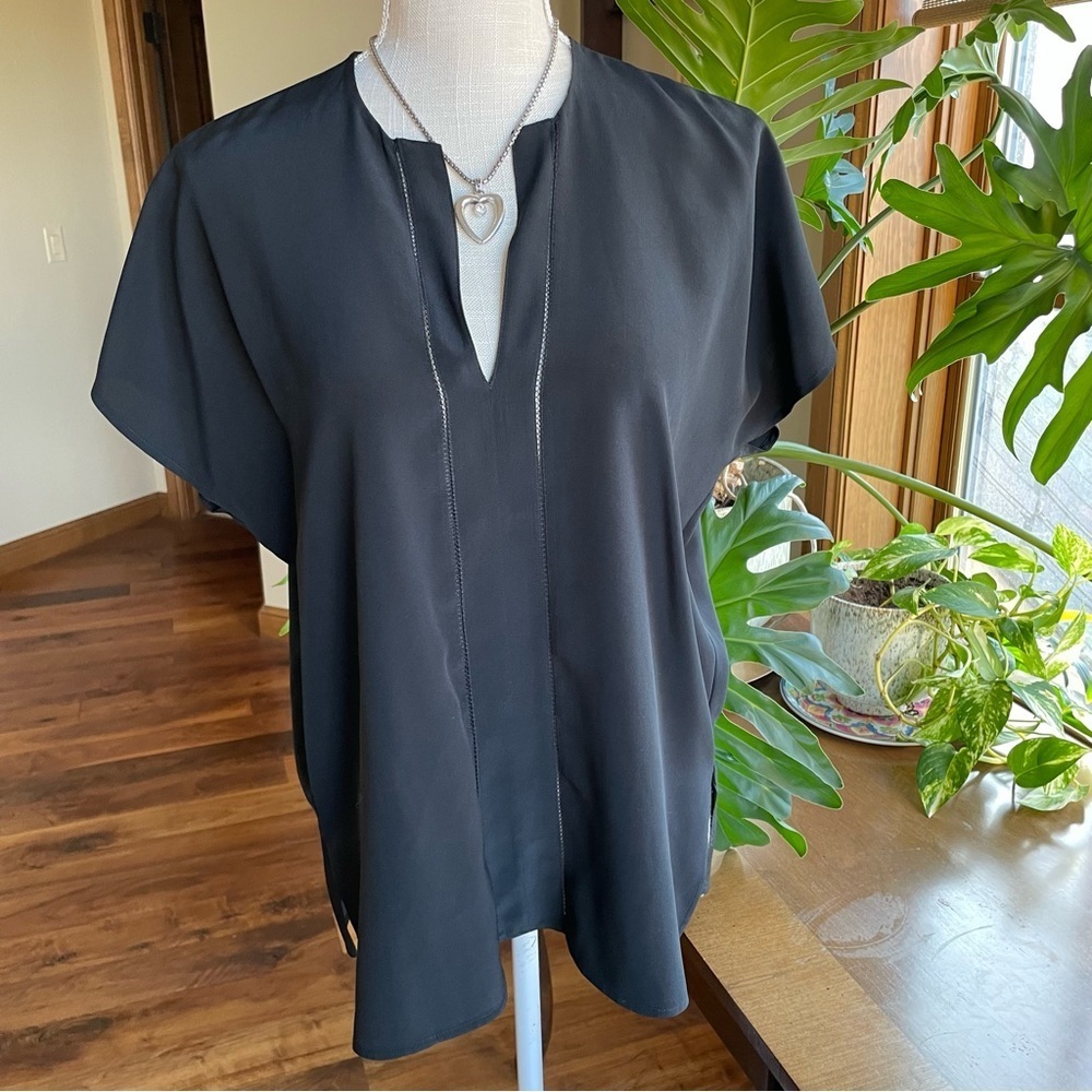 Vince V-neck Split Neck Cap Sleeve 100% Silk Black Minimalist Neutral Blouse Top